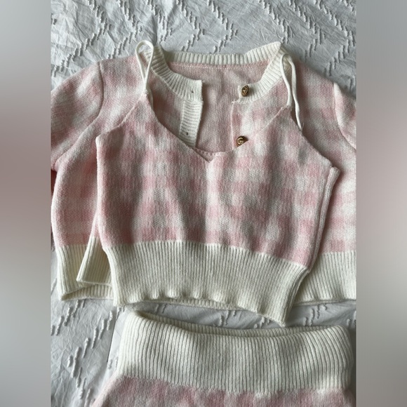 Pink and white plaid skirt set - Picture 3 of 4